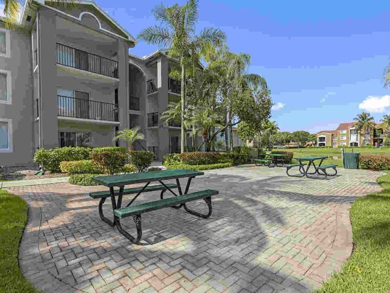 Coral Vista apartments in Tamarac, FL – photo 24