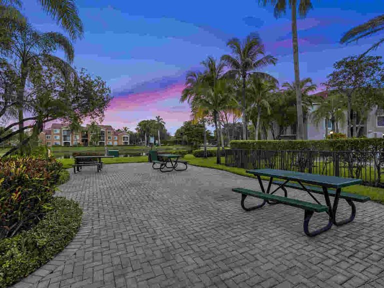 Coral Vista apartments in Tamarac, FL – photo 25