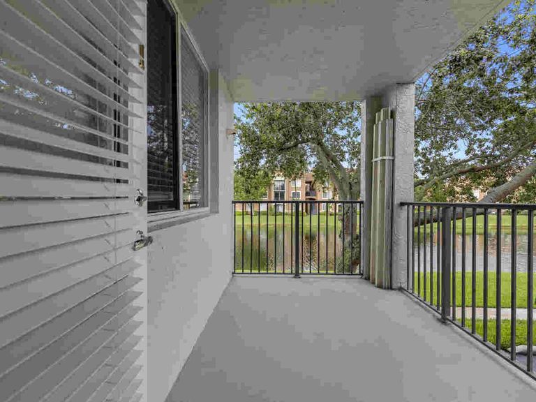 Coral Vista apartments in Tamarac, FL – photo 32