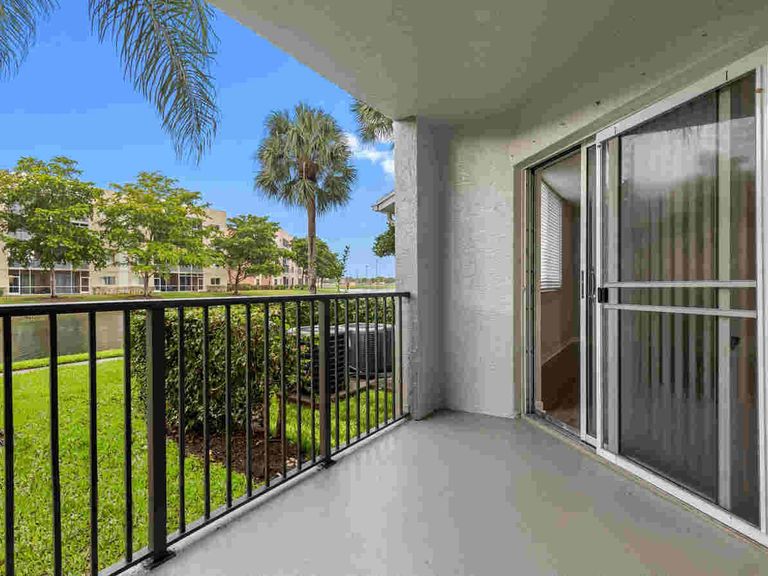 Coral Vista apartments in Tamarac, FL – photo 33