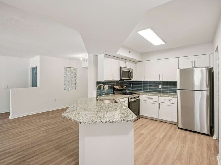 Cortland Harbour Cove apartments in Pembroke Pines, FL – photo 12