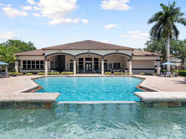 Cortland Harbour Cove apartments in Pembroke Pines, FL – photo 9
