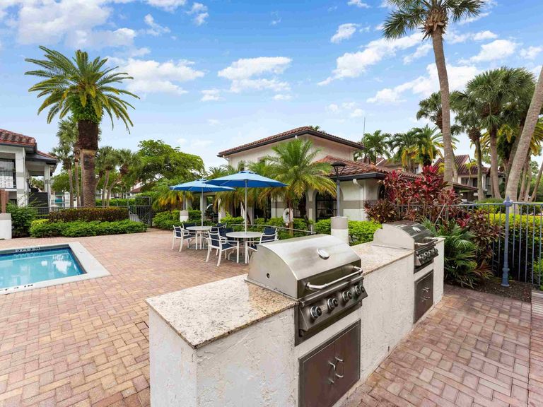 Cortland Kings Meadow apartments in Miami, FL – photo 12