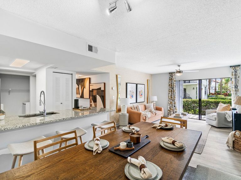 Cortland Kings Meadow apartments in Miami, FL – photo 19