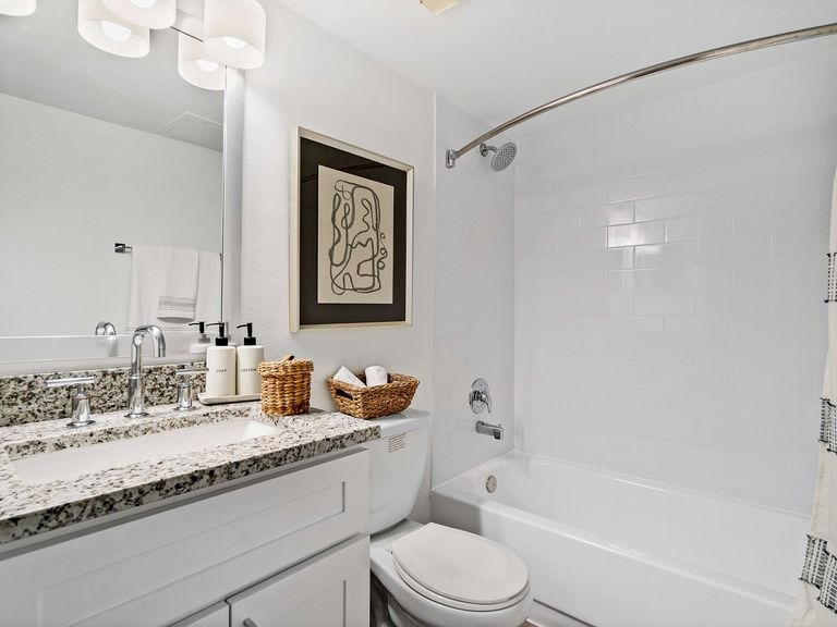 Cortland Kings Meadow apartments in Miami, FL – photo 22