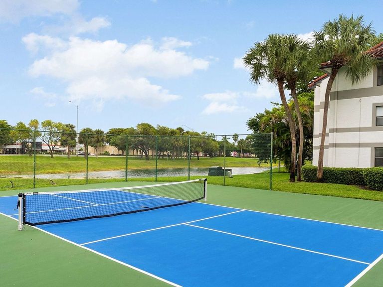 Cortland Kings Meadow apartments in Miami, FL – photo 7