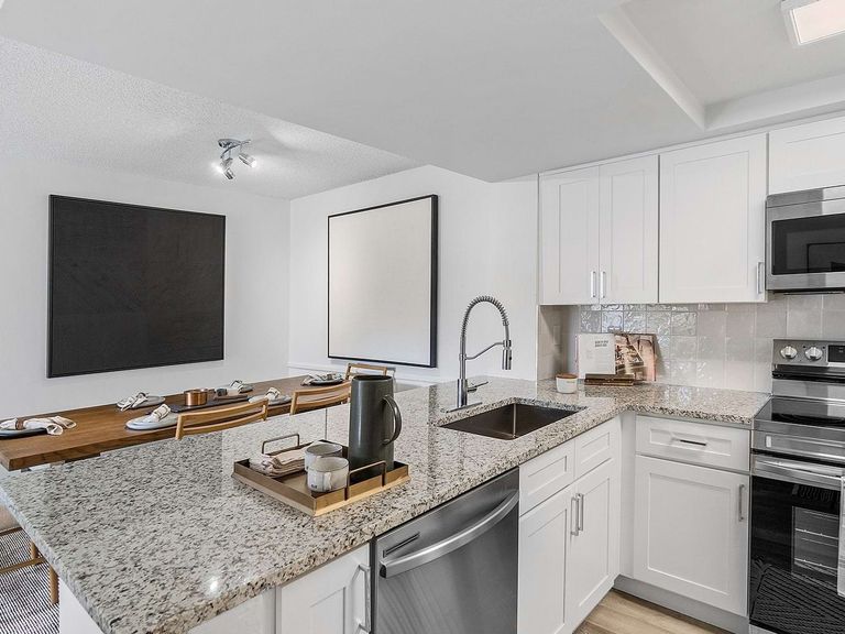 Cortland Kings Meadow apartments in Miami, FL – photo 9