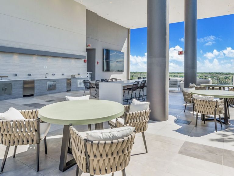 Crest at Pinecrest apartments in Miami, FL – photo 17