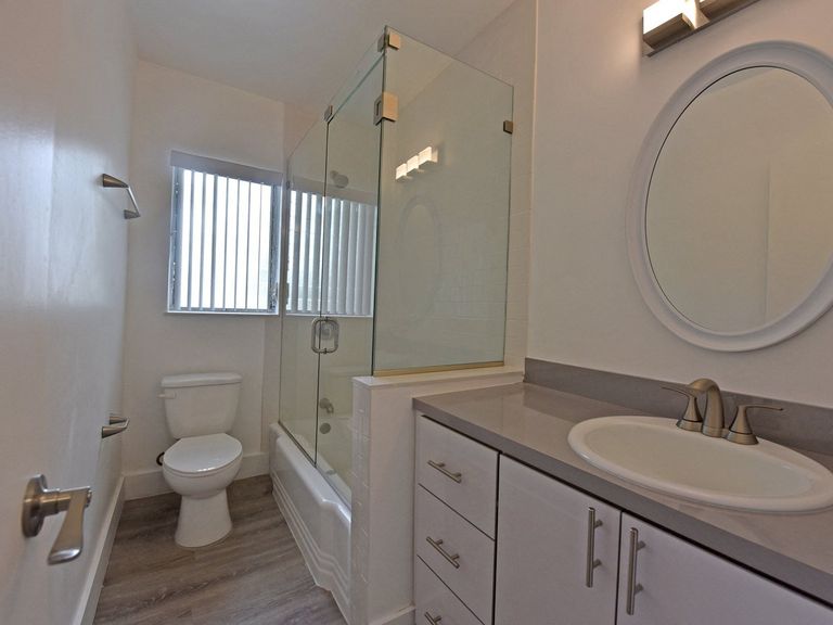 Crestview Apartments apartments in Bay Harbor Islands, FL – photo 11