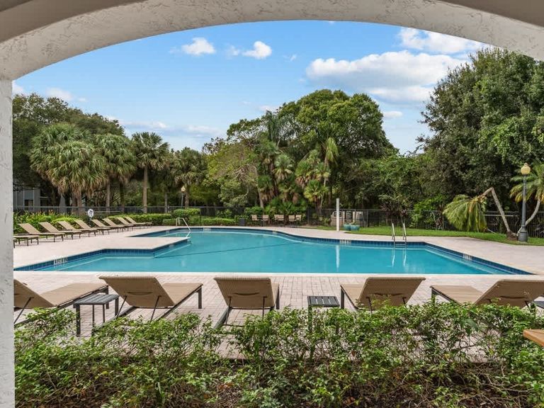 Cypress Shores apartments in Coconut Creek, FL – photo 17