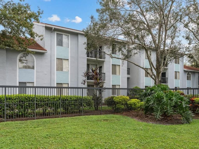 Cypress Shores apartments in Coconut Creek, FL – photo 22