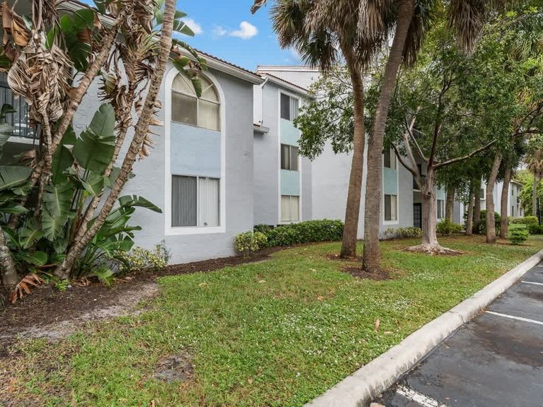 Cypress Shores apartments in Coconut Creek, FL – photo 29