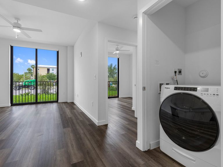 Douglas Gardens Residences apartments in Pembroke Pines, FL – photo 10