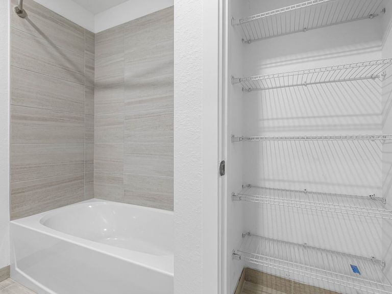 Douglas Gardens Residences apartments in Pembroke Pines, FL – photo 12