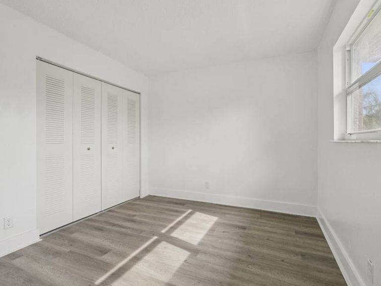 El Jardin Apartments apartments in Hollywood, FL – photo 17