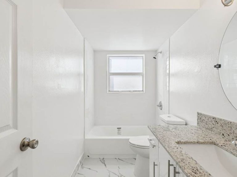 El Jardin Apartments apartments in Hollywood, FL – photo 22