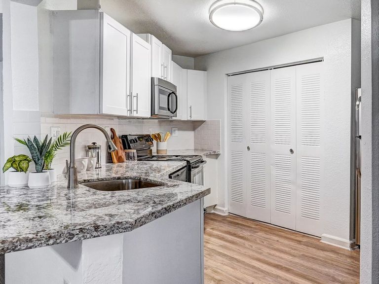 Emerald Palms apartments in Miami, FL – photo 13