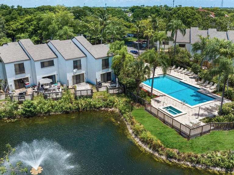Emerald Palms apartments in Miami, FL – photo 31