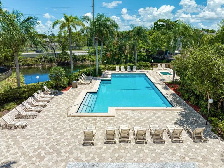 Emerald Palms apartments in Miami, FL – photo 39