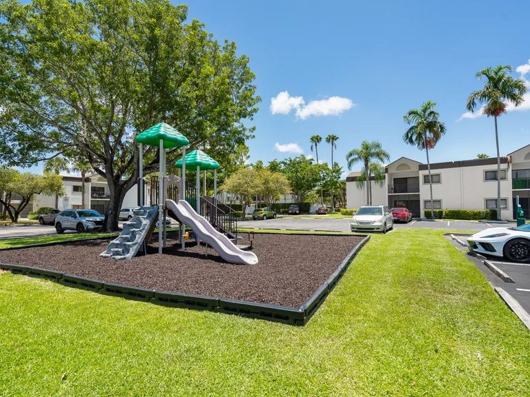 Emerald Palms apartments in Miami, FL – photo 48