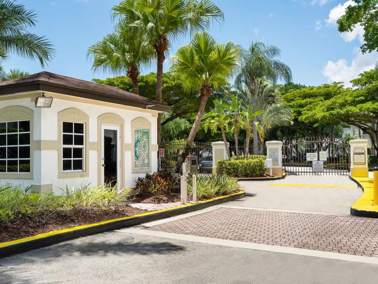 Emerald Palms apartments in Miami, FL – photo 50