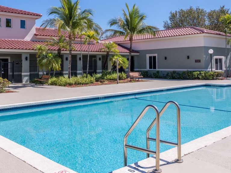 Ernie Martin Villas apartments in Miami, FL – photo 6