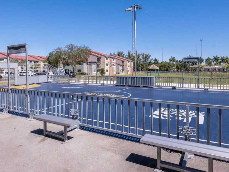 Ernie Martin Villas apartments in Miami, FL – photo 8