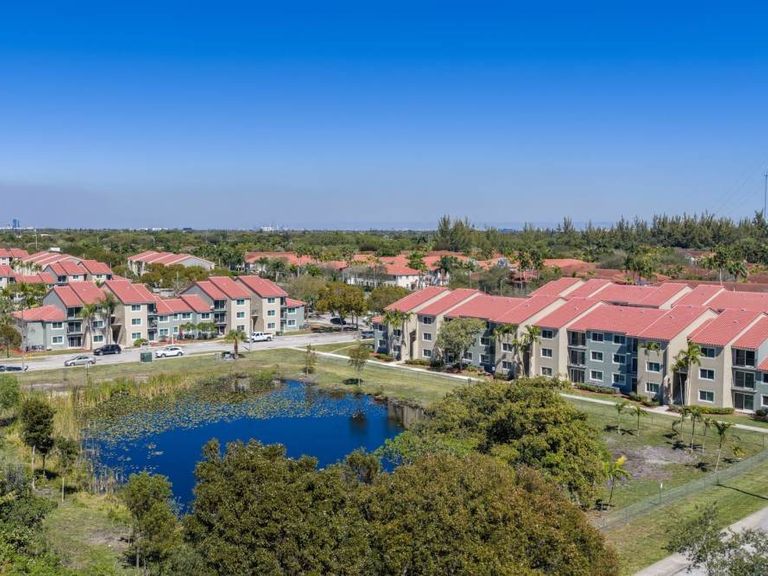 Ernie Martin Villas apartments in Miami, FL – photo 9