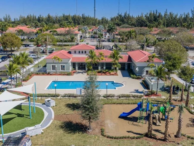 Ernie Martin Villas apartments in Miami, FL – photo 11