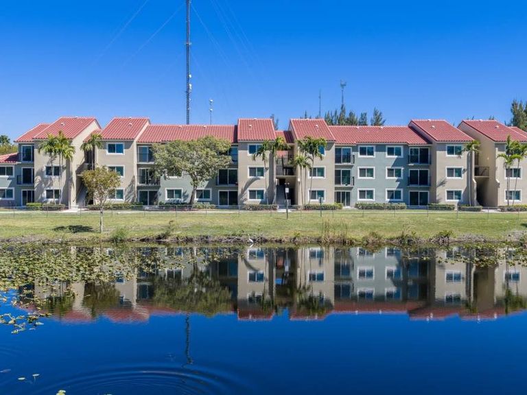 Ernie Martin Villas apartments in Miami, FL – photo 12