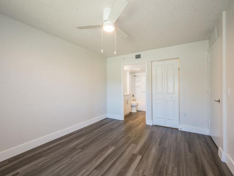 Ernie Martin Villas apartments in Miami, FL – photo 34