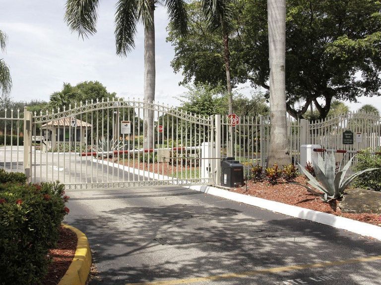 Fairways of Inverrary apartments in Lauderhill, FL – photo 8