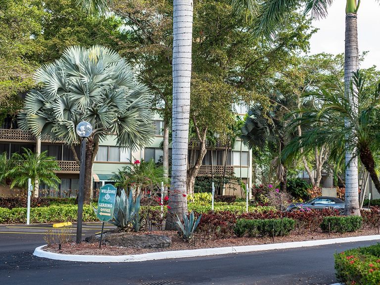 Fairways of Inverrary apartments in Lauderhill, FL – photo 9
