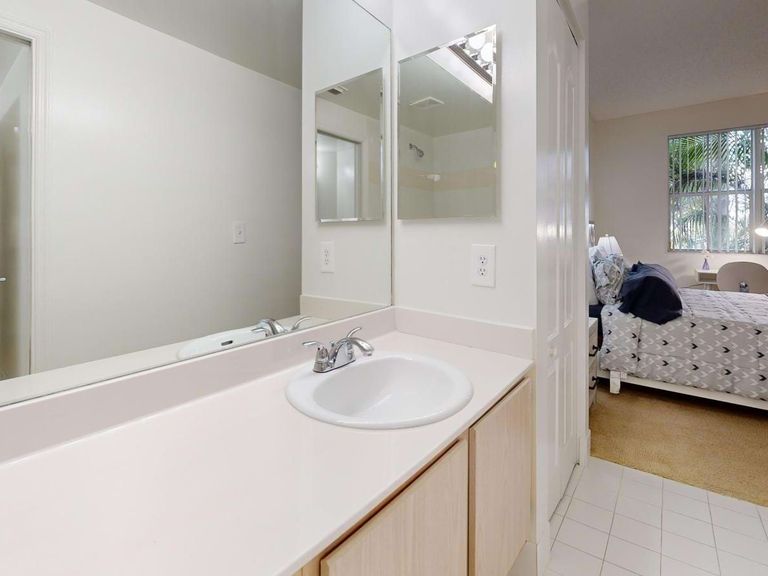 Falls Of Pembroke apartments in Pembroke Pines, FL – photo 10