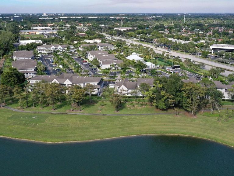 Flats on the Green apartments in Tamarac, FL – photo 22