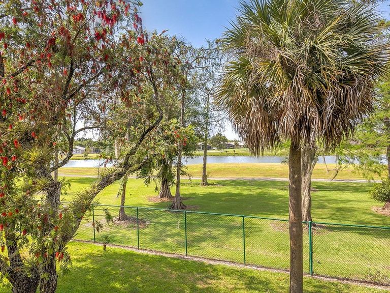 Flats on the Green apartments in Tamarac, FL – photo 33