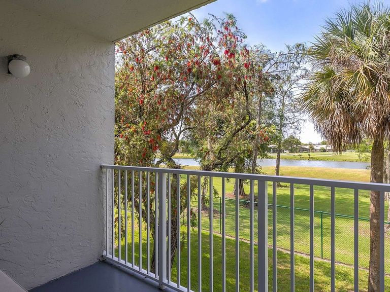 Flats on the Green apartments in Tamarac, FL – photo 40