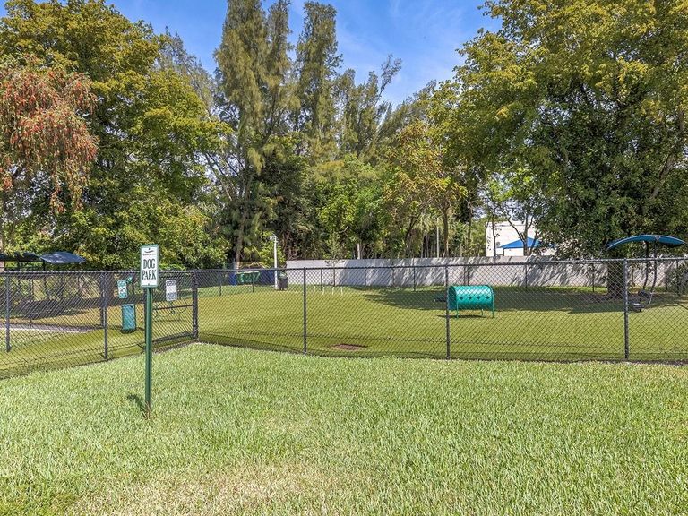 Flats on the Green apartments in Tamarac, FL – photo 42
