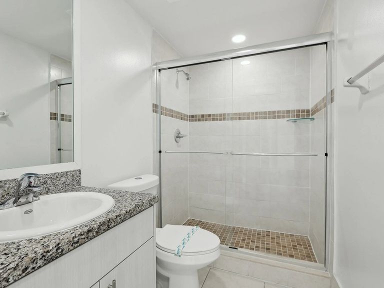 Fontainebleau Milton Apartments apartments in Miami, FL – photo 19