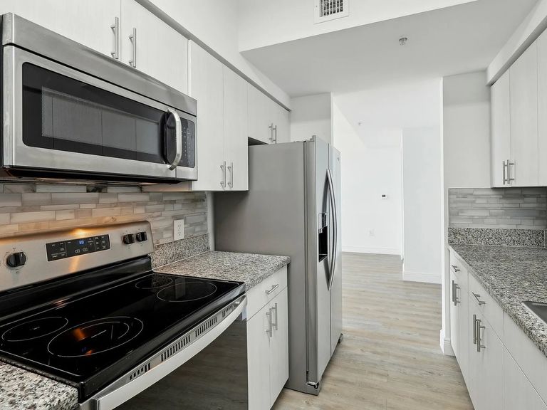 Fontainebleau Milton Apartments apartments in Miami, FL – photo 26