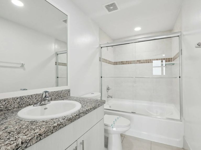 Fontainebleau Milton Apartments apartments in Miami, FL – photo 27