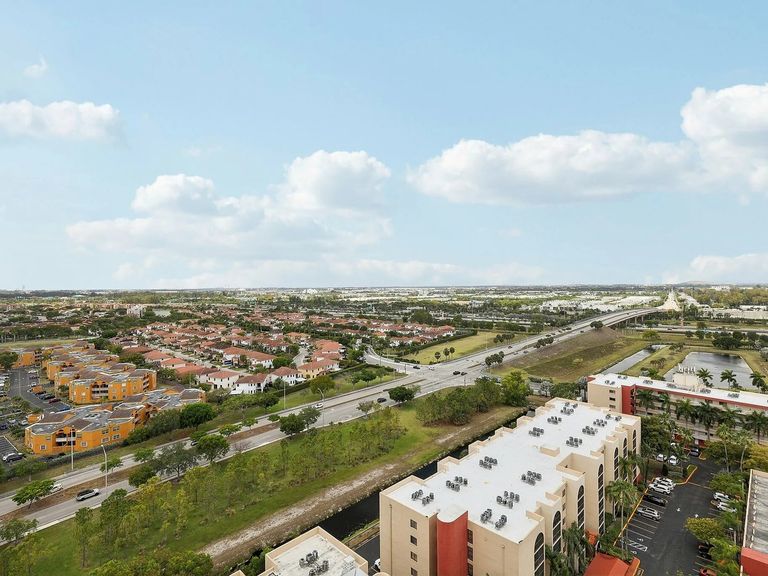Fontainebleau Milton Apartments apartments in Miami, FL – photo 8