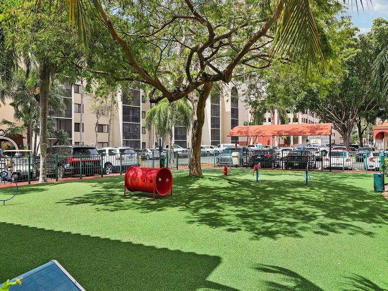 Fontainebleau Milton Apartments apartments in Miami, FL – photo 9