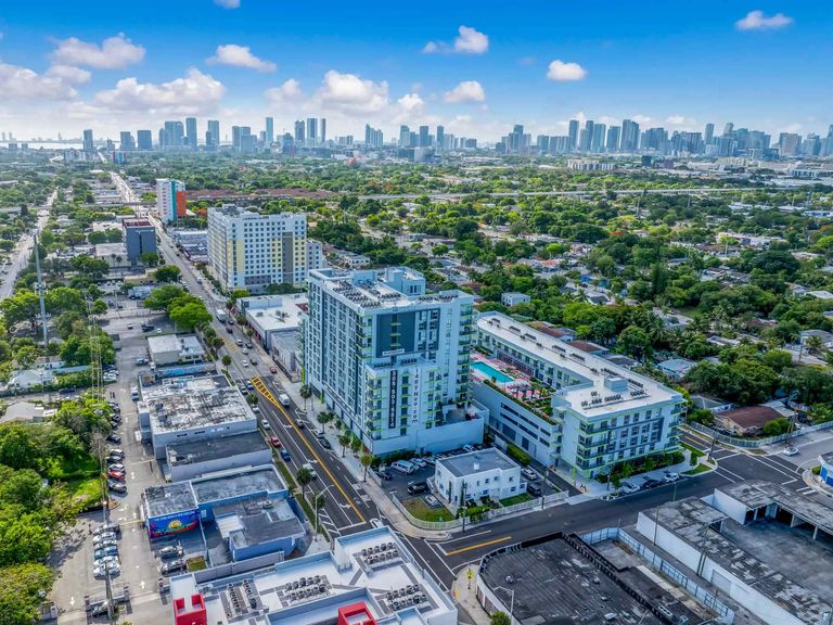 Fourteen Main Street Residences apartments in Miami, FL – photo 8