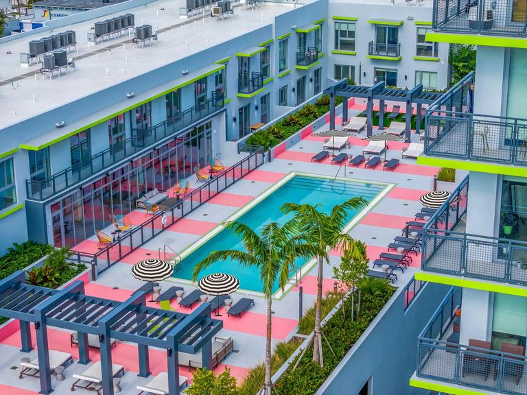 Fourteen Main Street Residences apartments in Miami, FL – photo 9