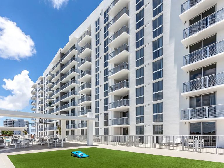 Grove Station Tower apartments in Miami, FL – photo 14