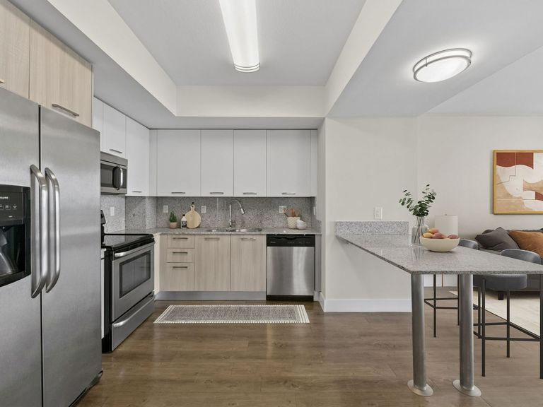 Grove Station Tower apartments in Miami, FL – photo 34