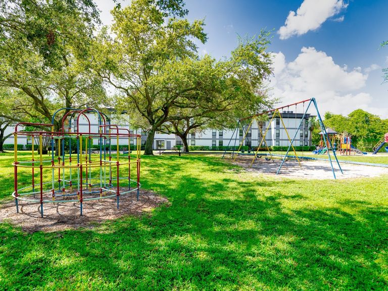 Halcyon apartments in Hollywood, FL – photo 7