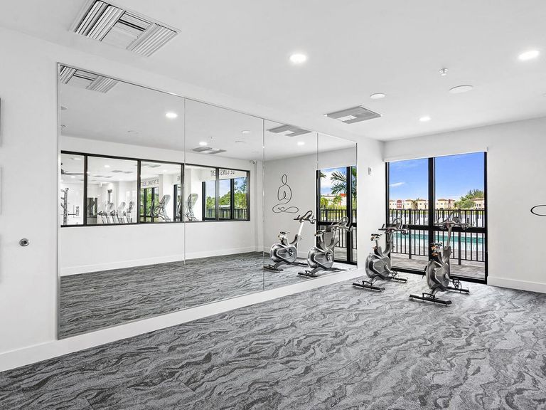 Hidden Lake Apartments apartments in Miami, FL – photo 10
