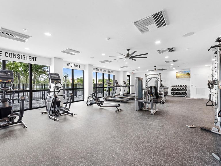 Hidden Lake Apartments apartments in Miami, FL – photo 14